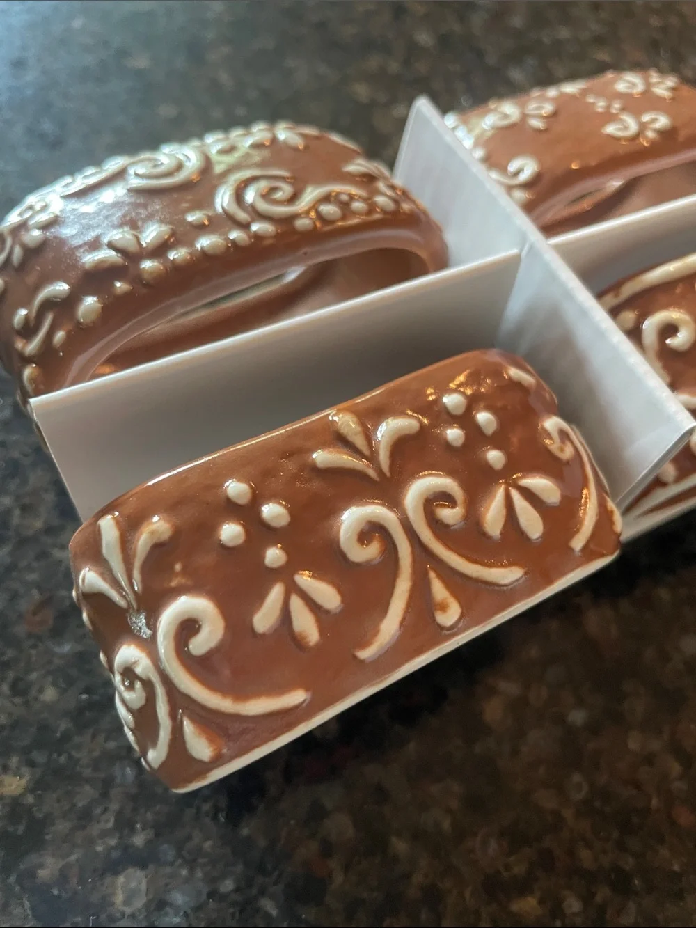 Pottery Barn Iced Gingerbread Napkin Rings New in Box Set of 4
